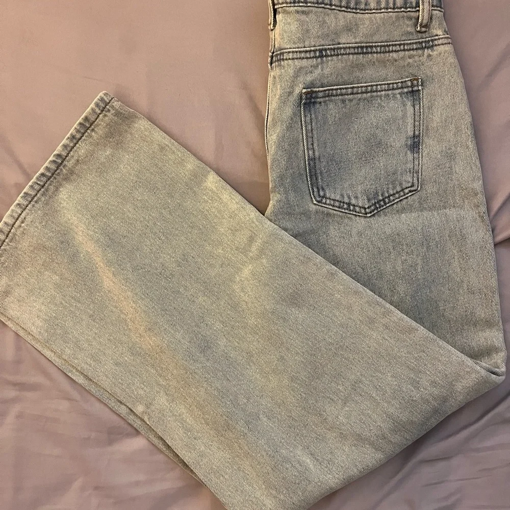 Edikted Women's Straight Jeans in Light Gray - Picture 2 of 2